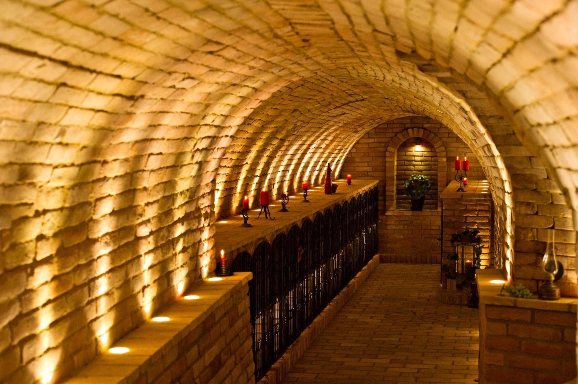 Hotel-Restaurant-Vinothek Felix Sommer Auersthal エクステリア 写真
