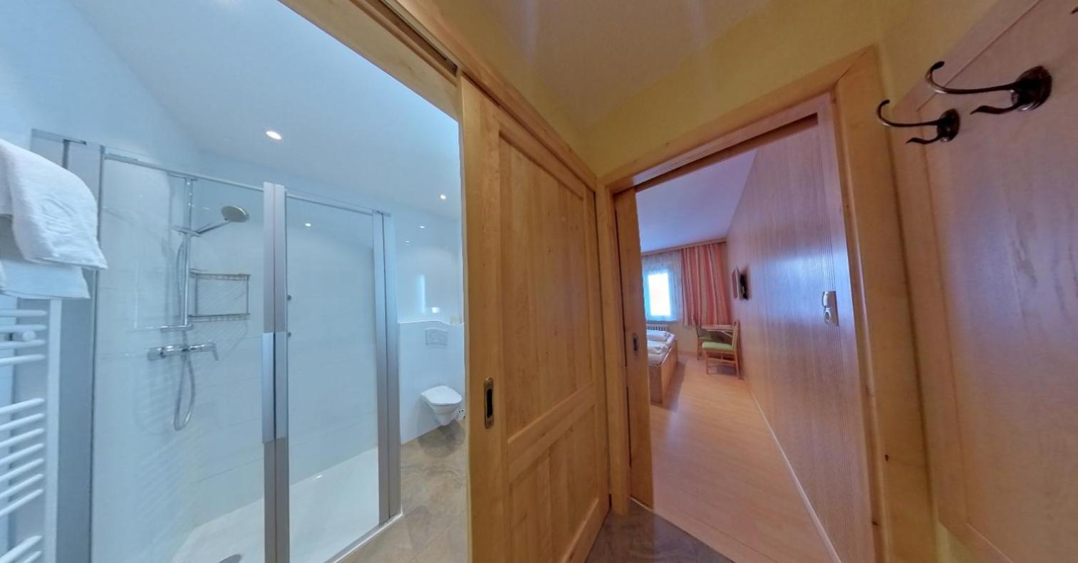 Hotel-Restaurant-Vinothek Felix Sommer Auersthal エクステリア 写真