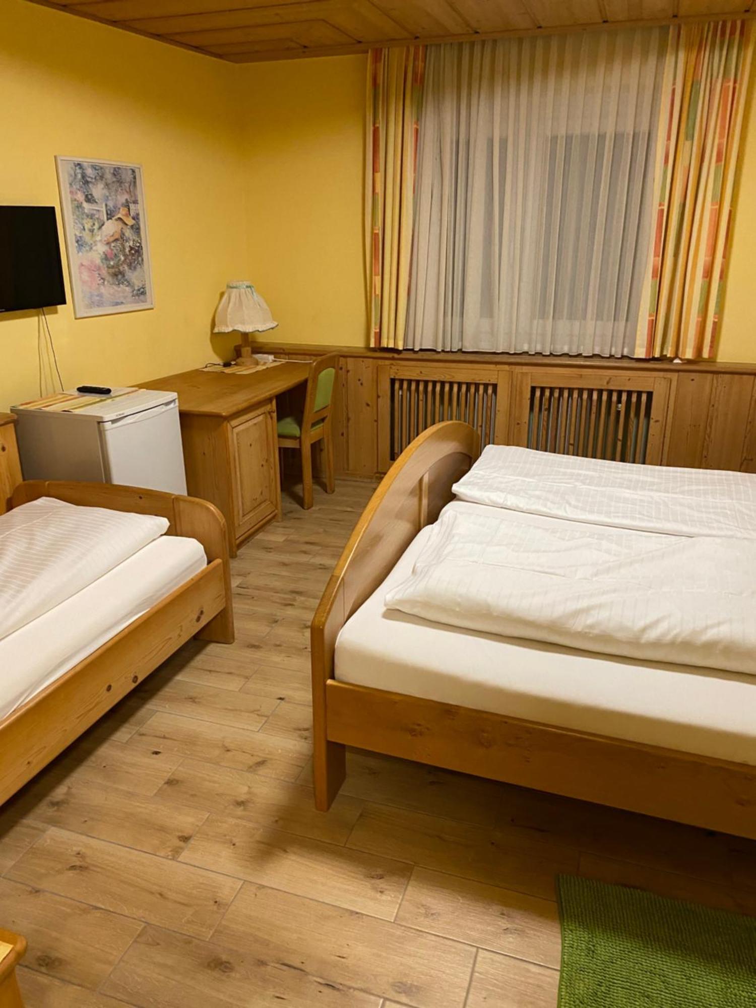 Hotel-Restaurant-Vinothek Felix Sommer Auersthal エクステリア 写真