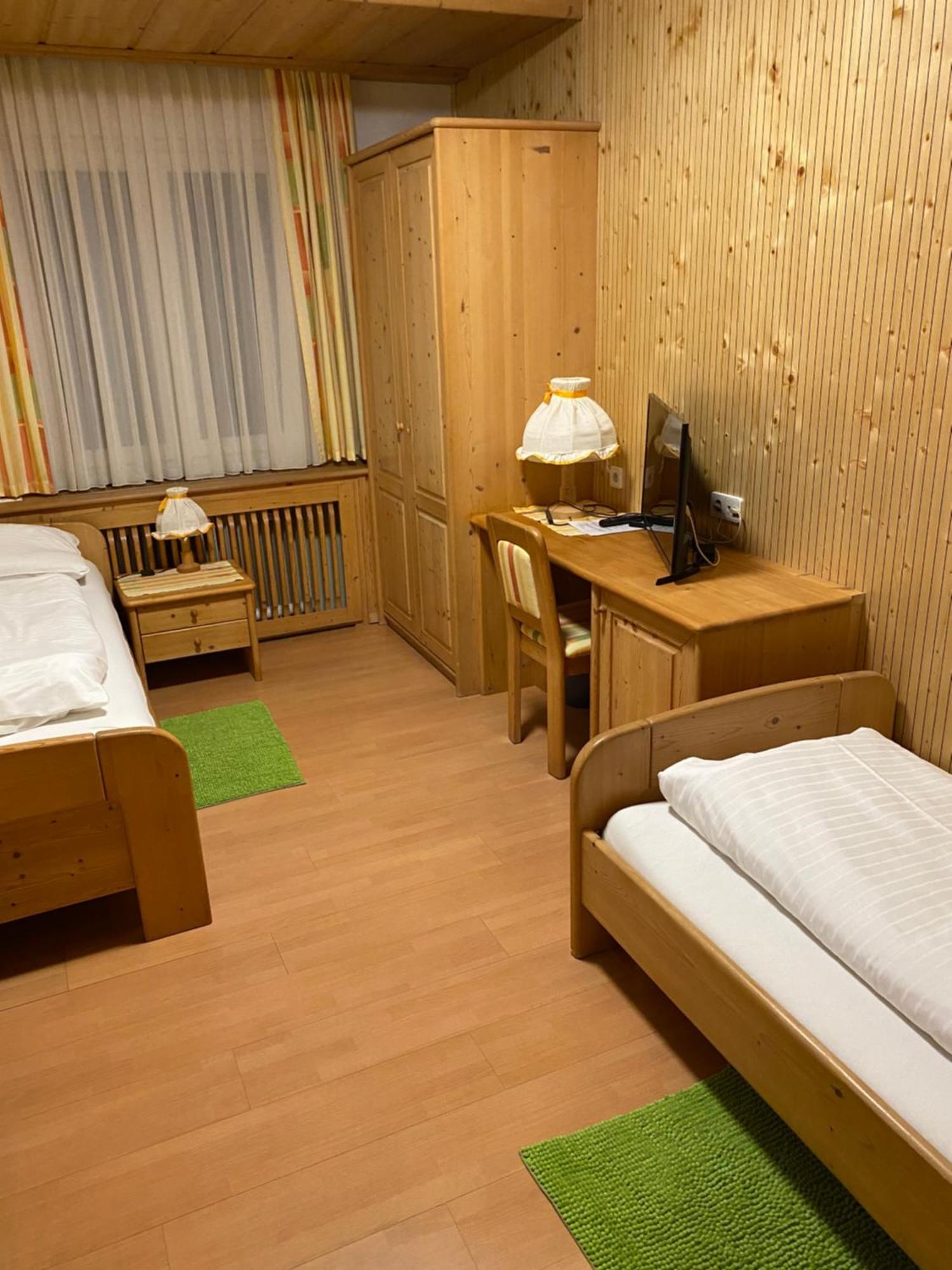 Hotel-Restaurant-Vinothek Felix Sommer Auersthal エクステリア 写真
